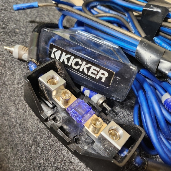 12Inch Kicker Subwoofer, Amp, box - Picture 4 of 8